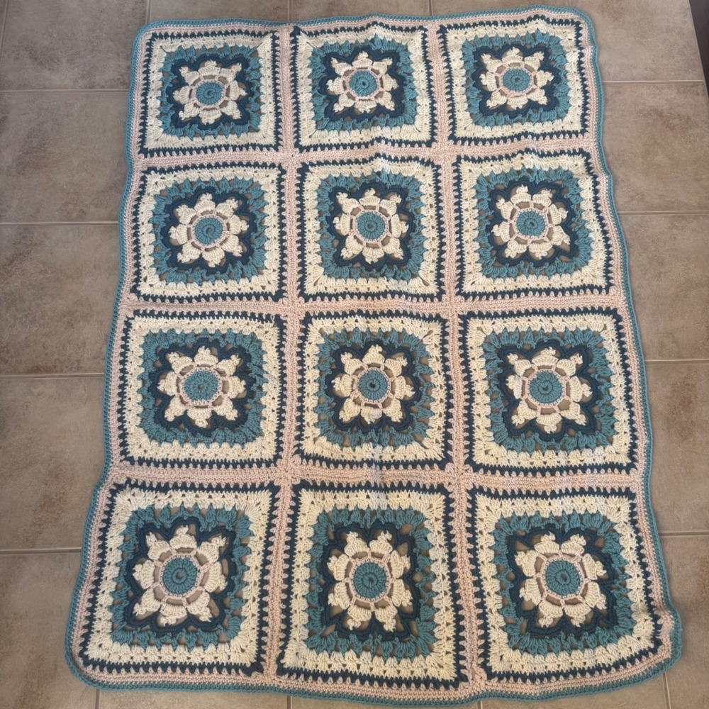 Handmade Crochet Floral Granny Square Throw Blanket Blue Cream Pink 59x41